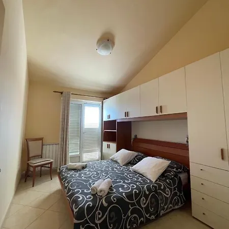 Nikola Apartment *