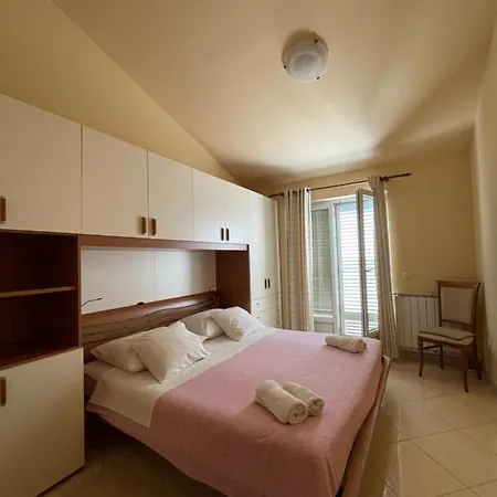 Nikola Apartment
