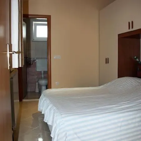 Nikola Apartamento